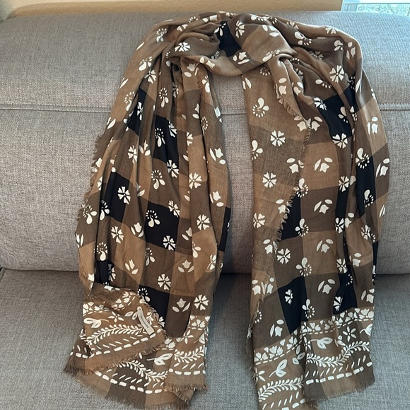 Burberry Scarf 64x28’ Brown Black Tan Cream colored Beautiful EUC - Picture 3 of 7